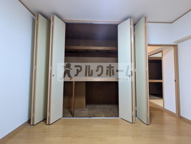 本町八幸ハイツの収納