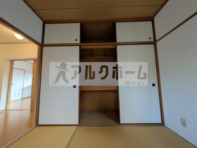 本町八幸ハイツの収納