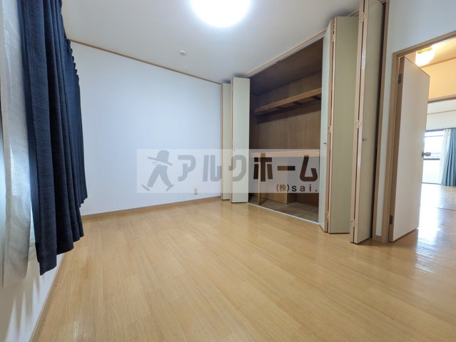 本町八幸ハイツの寝室