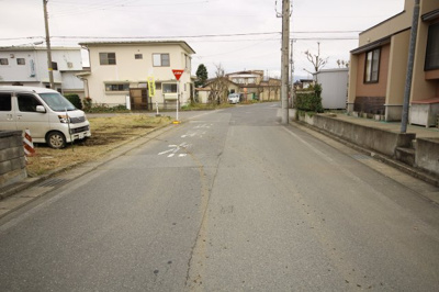 【前面道路含む現地写真】 | 米沢市花沢町1丁目　２階建て中古物件リフォーム済