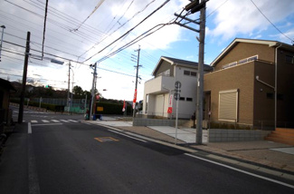 【前面道路含む現地写真】 | 1号棟　前面道路含む現地（2017年11月）撮影
