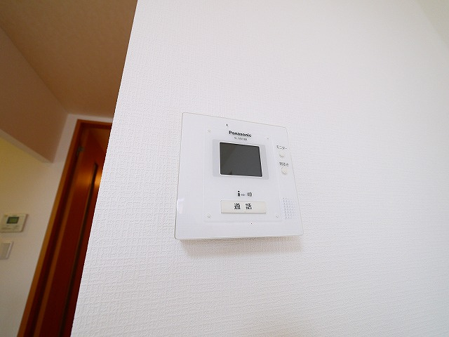 ミエパレスⅡのセキュリティ|モニター付きインターホンで防犯面も安心です