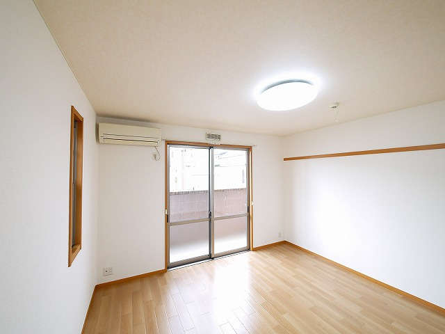 ミエパレスⅡの洋室|スタンダードな洋室です
