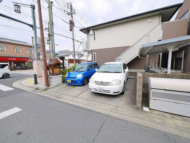 ミエパレスⅡの駐車場|駐車場があるので、車を買う予定の方も安心です