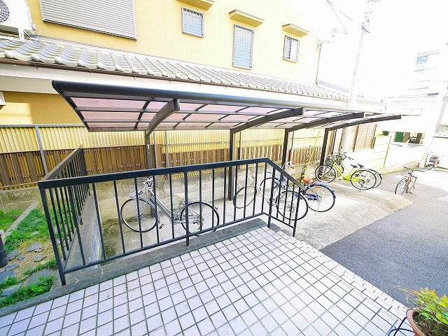 メゾンラポールのその他共用部分|ゆったりとした駐輪スペース