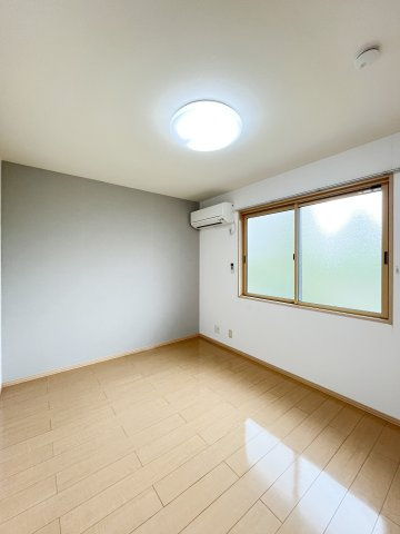 オーシャンヴュー　Ｂ棟の洋室