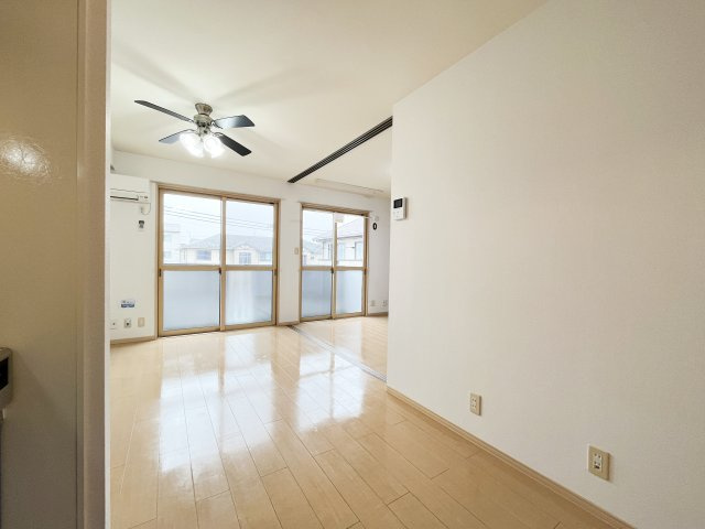 オーシャンヴュー　Ｂ棟の居間・リビング