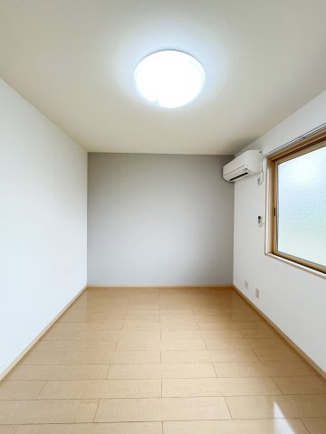 オーシャンヴュー　Ｂ棟の洋室