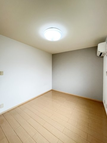 オーシャンヴュー　Ｂ棟の洋室