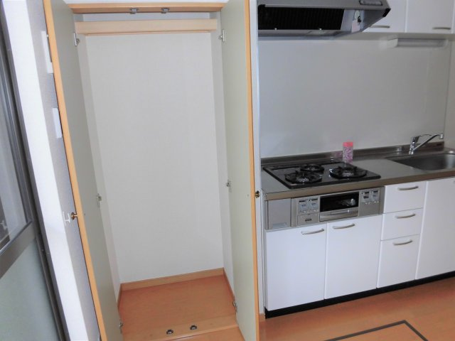 プラッサムコート羽衣Fの収納