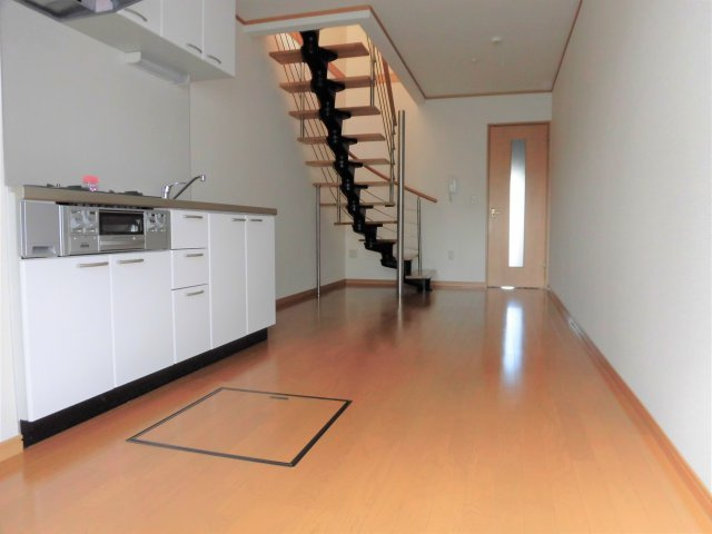 プラッサムコート羽衣Fの居間・リビング