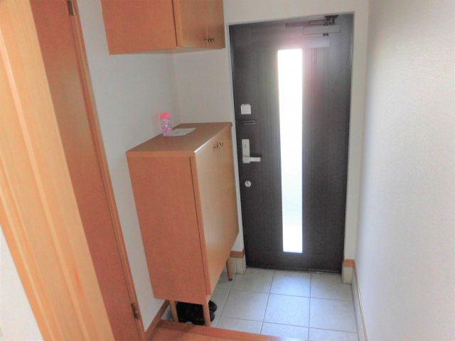 プラッサムコート羽衣Fの玄関