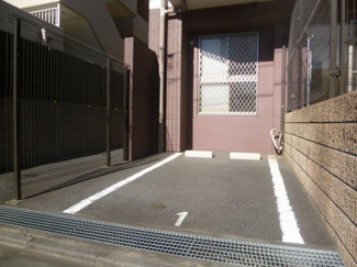 【駐車場】