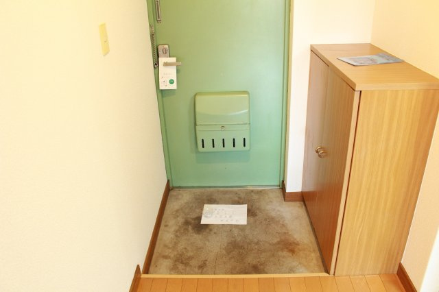 リージェントマンションの玄関