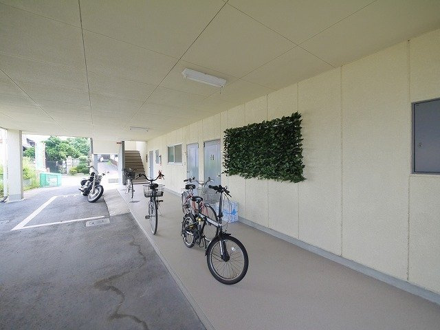 サンフェアリーⅥのエントランス|ゆとりのあるエントランスです