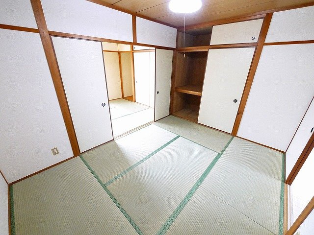 サンフェアリーⅥの寝室|開放的な寝室です