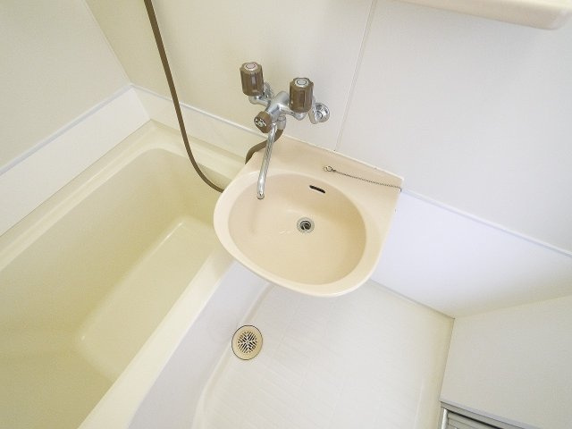 サンフェアリーⅥの洗面所|ゆったりとスペースのある洗面所