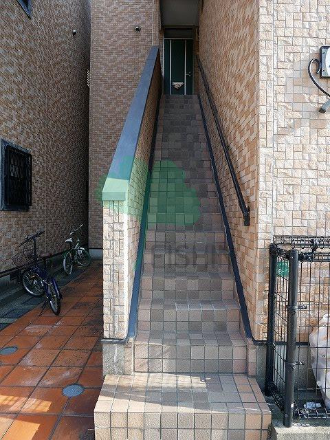ハピネス箱崎のエントランス