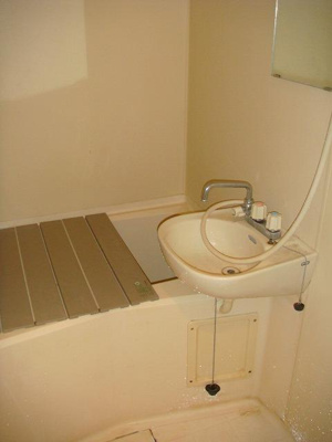 【浴室】 | サツキビル | コンパクトで使いやすいお風呂です