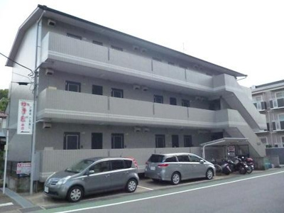【駐車場】 | カサグランデ久地 | いつでも目の届く敷地内に駐車場を完備しています♪荷物がかさばりがちなお買物にも、車があると便利ですよね☆