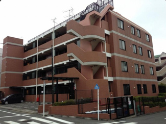 【外観】 | 角部屋（南西向き）・上階がないため戸建て感覚を味わう事が出来ます♪