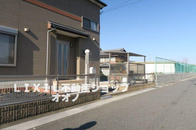 【外観】 | 加須市常泉　築浅一戸建 | サイクルポート付きです