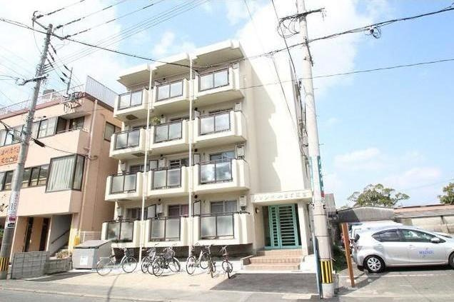 メゾンドやまと高宮の駐車場