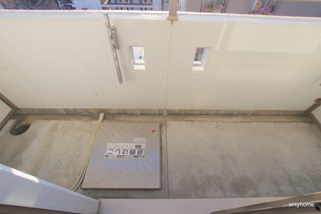 インベスト北梅田　仲介手数料無料のバルコニー