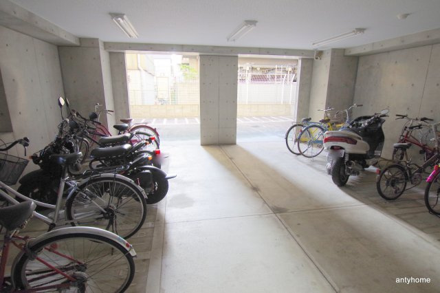 インベスト北梅田　仲介手数料無料の駐車場