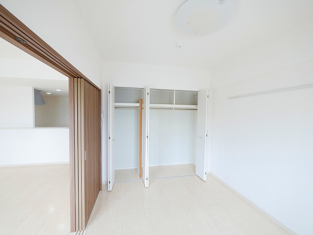 ロイヤルステージ新大宮の寝室|使い勝手のいい寝室です