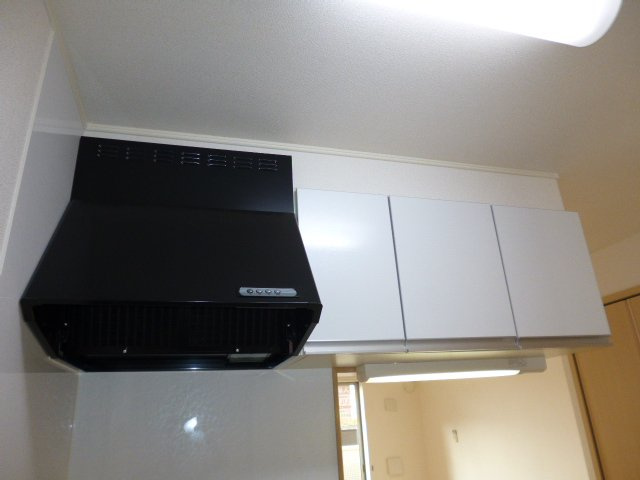 ローレル倉敷Aのキッチン|キッチン上収納