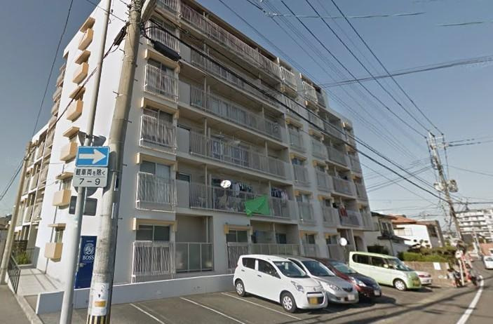 コーポ諸岡の駐車場