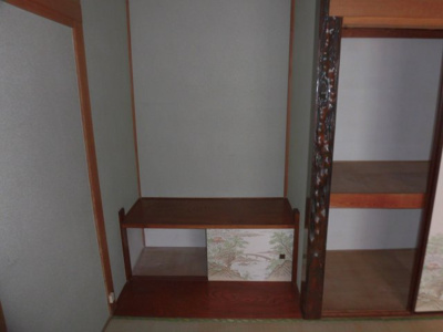 【和室】 | 緑町貸家 | 2F8畳和室床の間・押入
