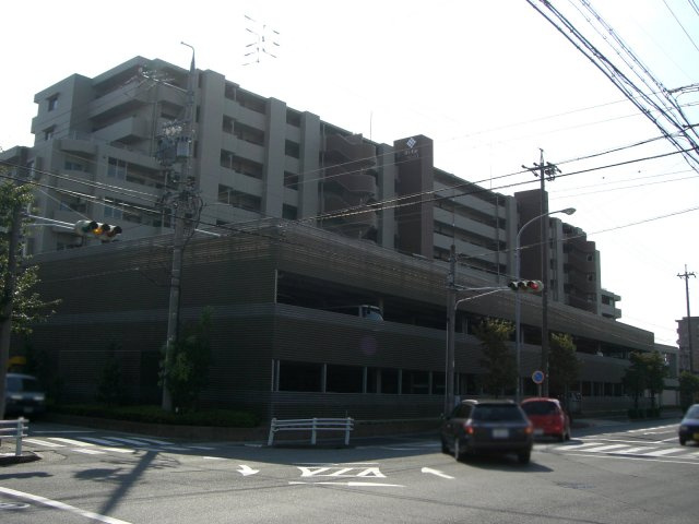 エムズシティ小牧の駐車場|自走式駐車場の一階部分の為、屋根付きで階段を使う必要がありません