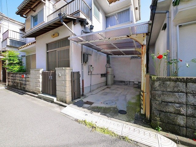 押熊武田邸の駐車場