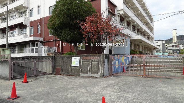 箕面市稲６丁目　中古一戸建の周辺|箕面市立中小学校