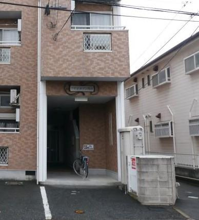 プティメゾン馬出のエントランス
