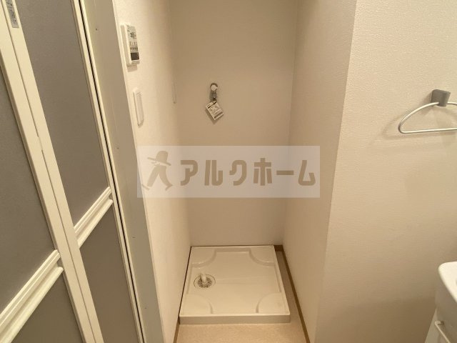 ルミエール八尾駅前の洗面所|ルミエール八尾駅前　洗濯機置き場