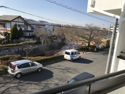 【展望】 | レ・ビジュ | 南西向きバルコニーからの眺望です♪2階からの眺めは良好！周りに視界を遮る高い建物がないのが嬉しいですよね♪