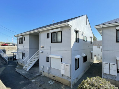 【外観】 | グリーンテラスC | ペットOK♪ワンちゃん・猫ちゃんと一緒に暮らせる2階建てアパートです☆小田急線「新百合ヶ丘」駅にアクセス可能な最寄りバス停まで徒歩4分！