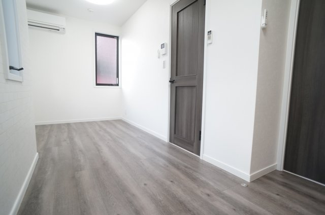 ONLYONE宝塚山本Ⅱの居間・リビング