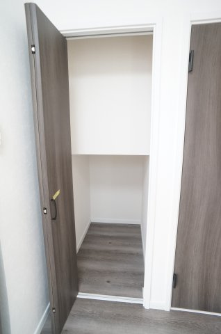 ONLYONE宝塚山本Ⅱの収納|階段下スペースを使った収納です