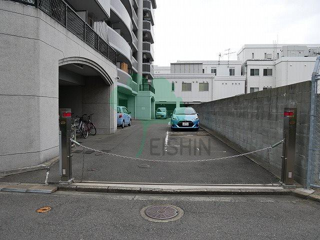 エステートモアイーストパークの駐車場