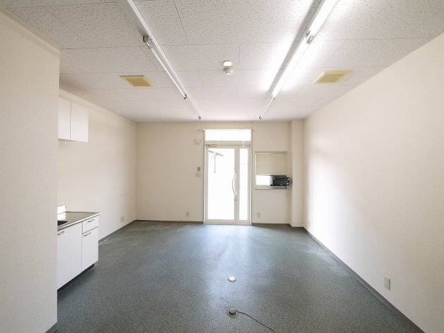 サンプラザ南京終の内装