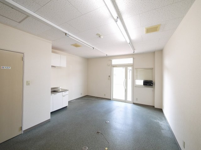サンプラザ南京終の内装