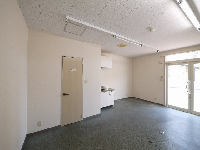 サンプラザ南京終の内装
