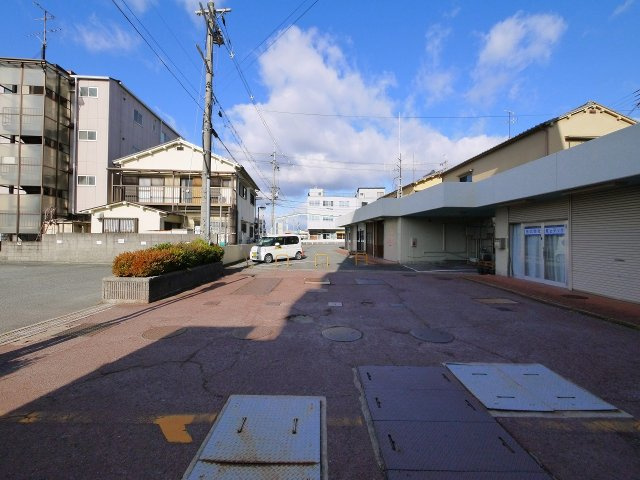 サンプラザ南京終の駐車場