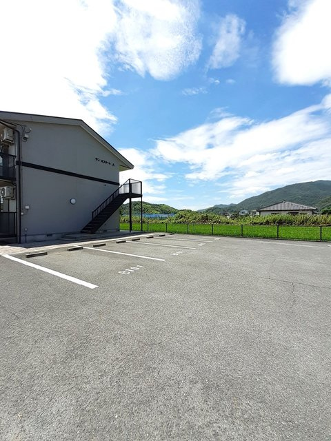 サンエステート　Ｂの駐車場