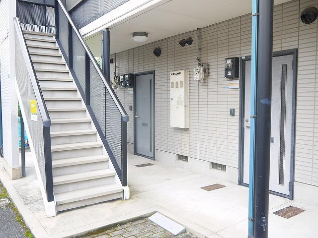 ラークハイツ新大宮のエントランス