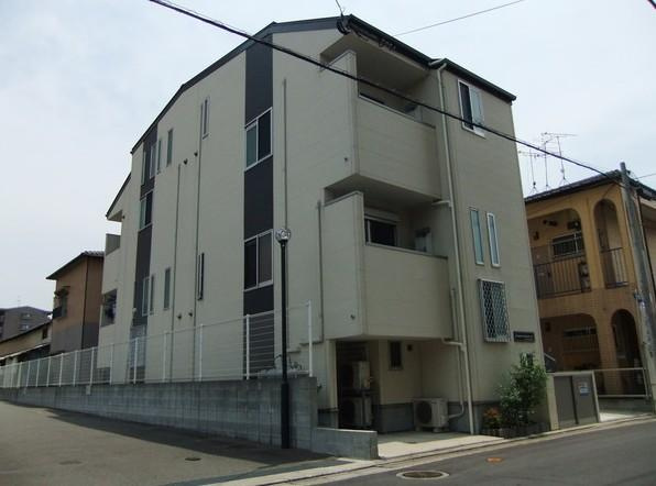コンフォートベネフィスジオ博多東のエントランス